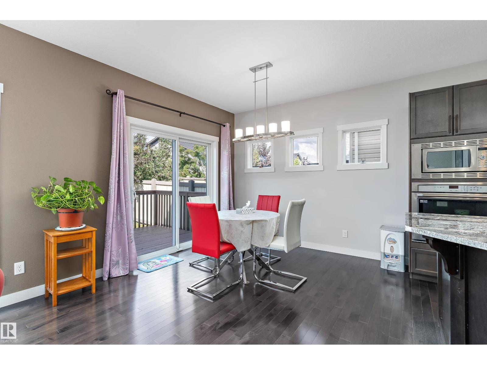 Photo 11 of 20620 97 Av Nw, Edmonton AB