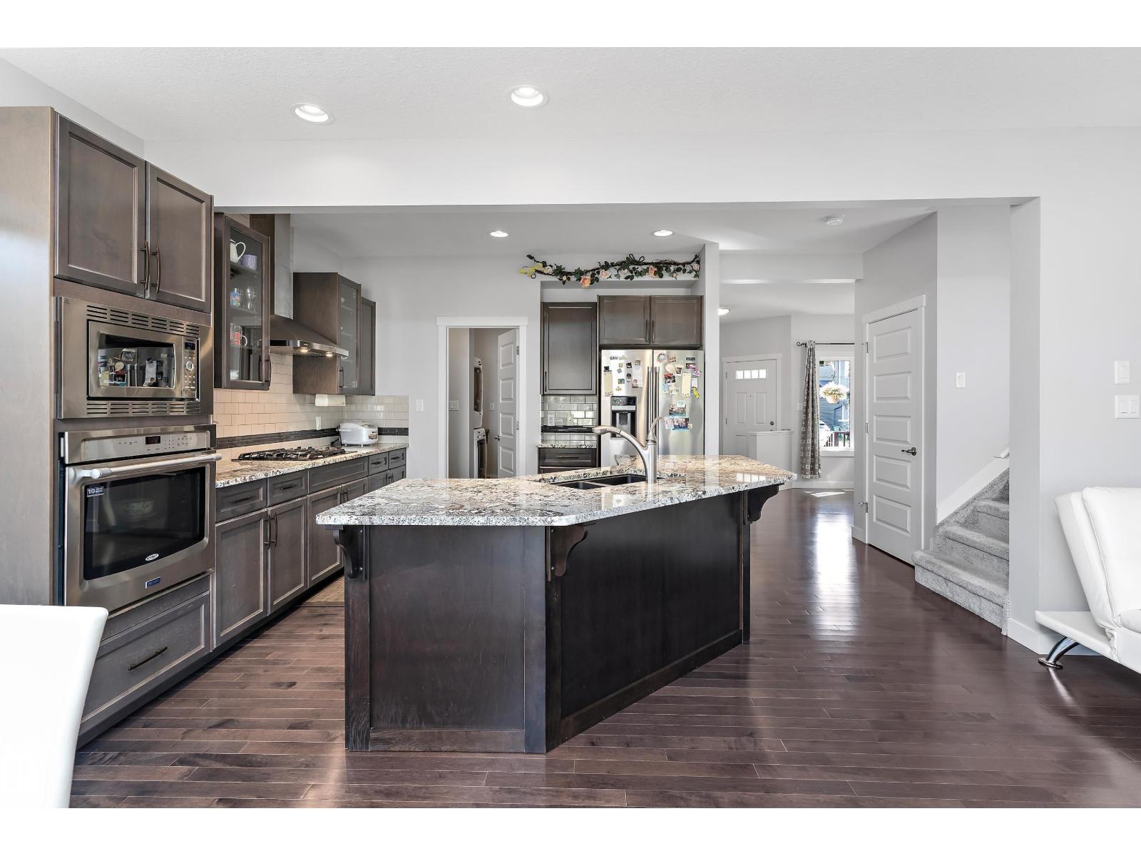 Photo 12 of 20620 97 Av Nw, Edmonton AB