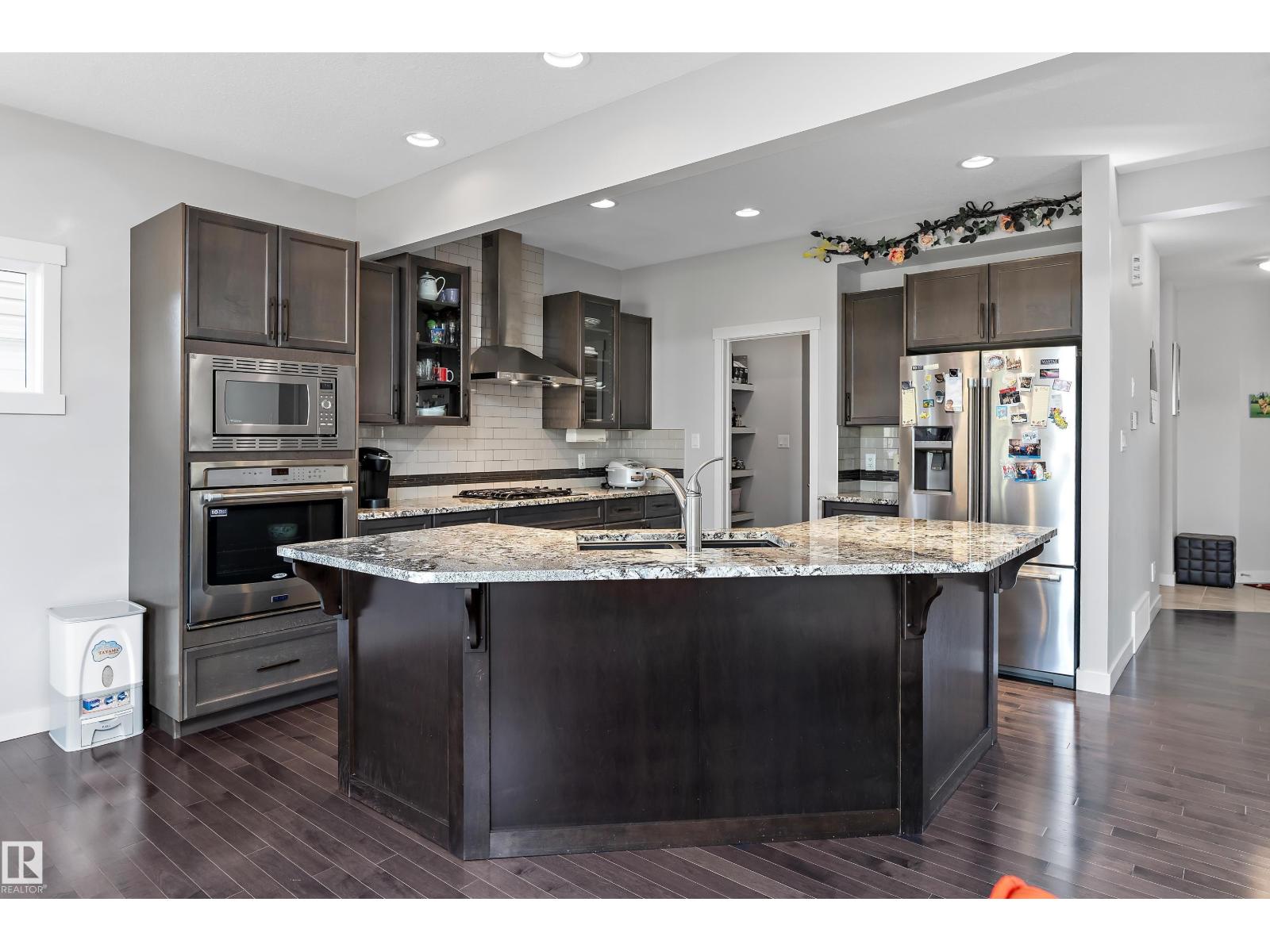 Photo 13 of 20620 97 Av Nw, Edmonton AB