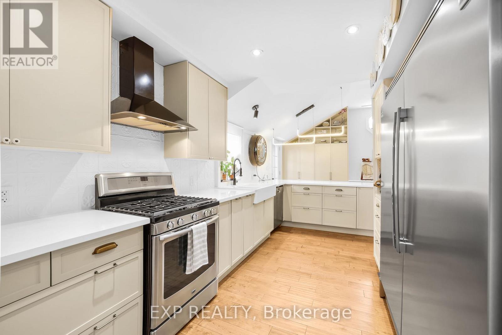 Photo 9 of 20 Elgin Street S, Halton Hills ON