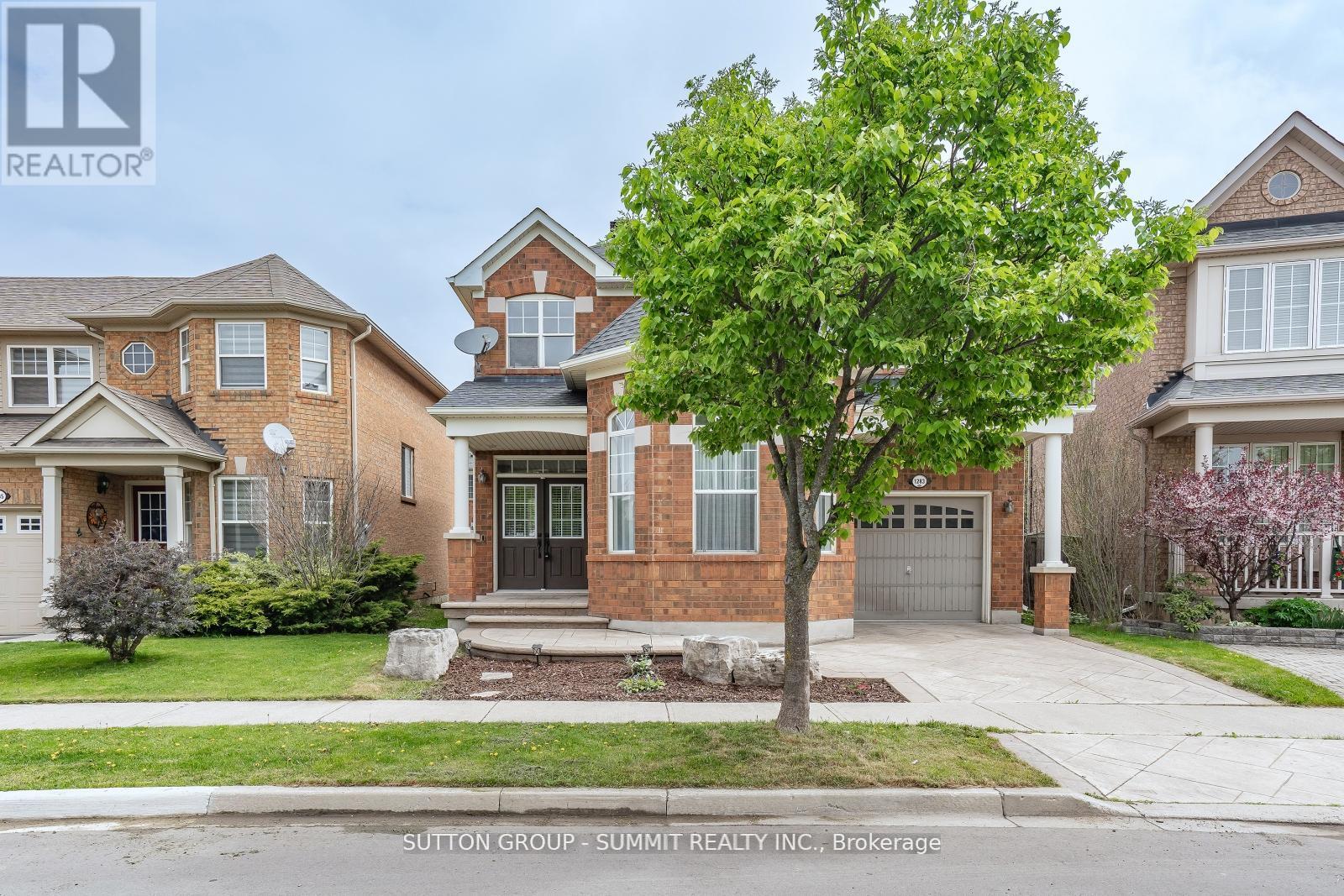 Photo 2 of 1283 Robson Crescent, Milton ON
