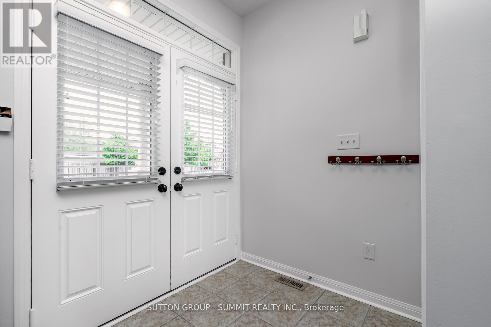 Photo 5 of 1283 Robson Crescent, Milton ON