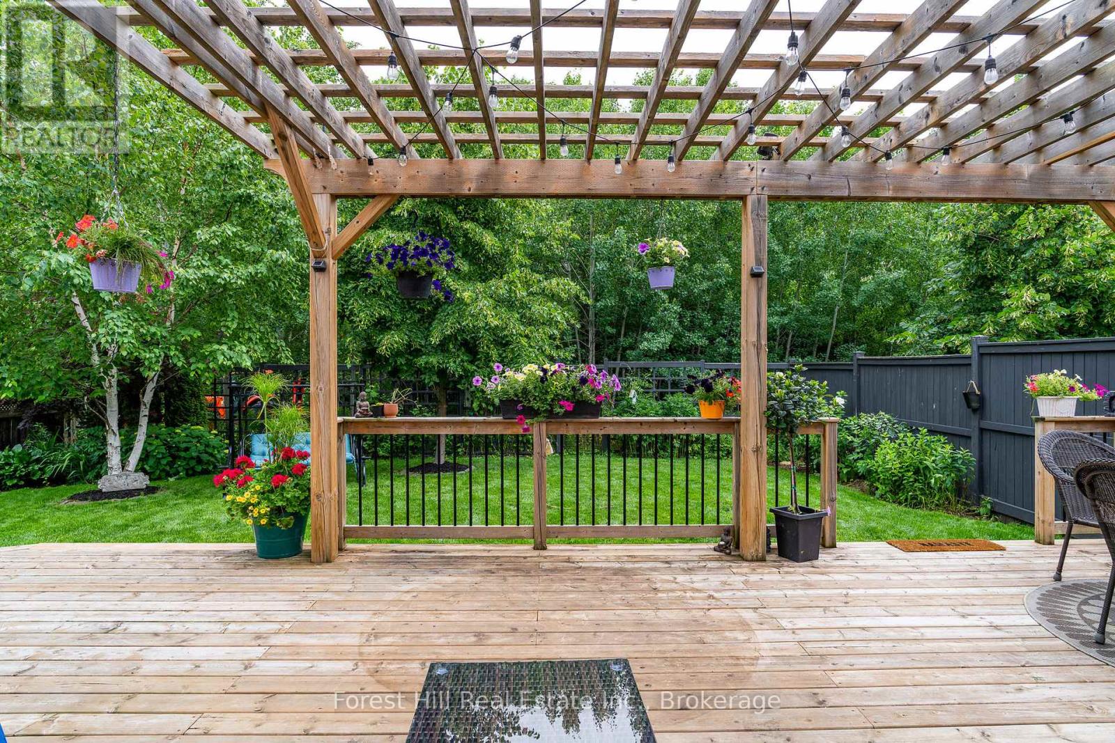 Photo 39 of 62 Silver Crescent, Collingwood ON