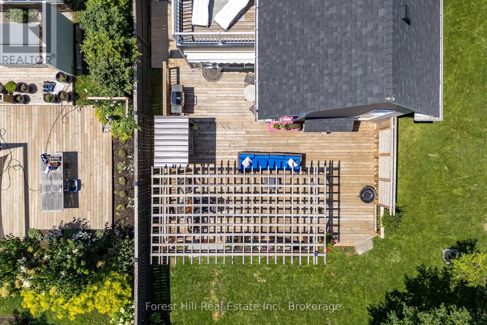 Photo 25 of 62 Silver Crescent, Collingwood ON