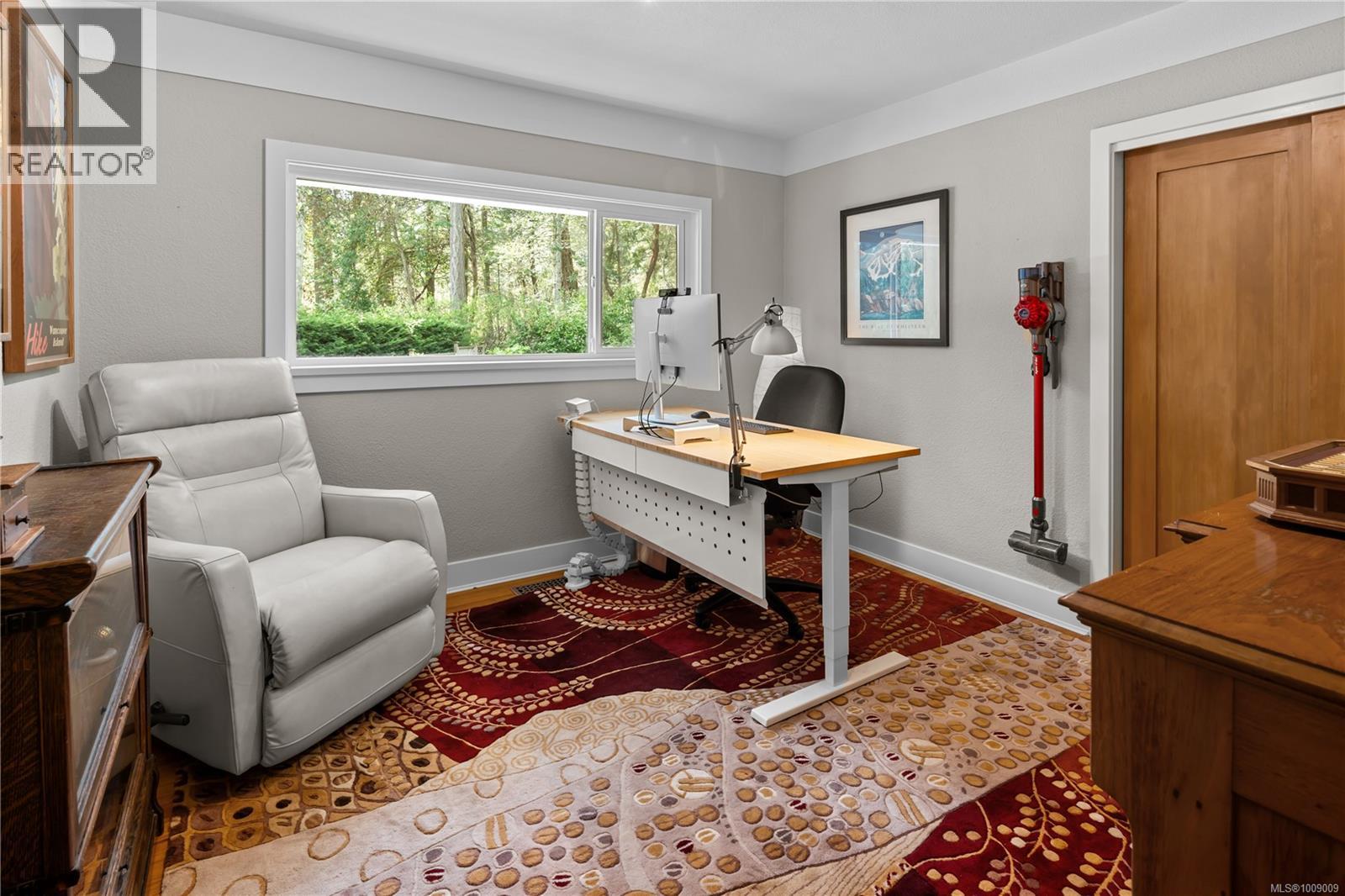 Photo 14 of 2879 Phyllis St, Saanich BC