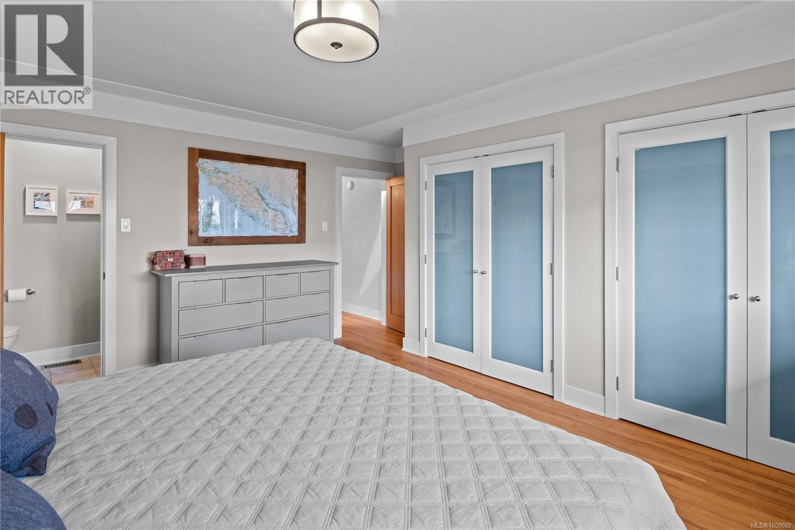 Photo 19 of 2879 Phyllis St, Saanich BC