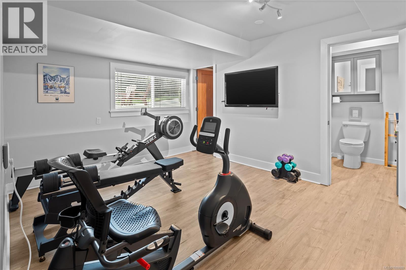 Photo 23 of 2879 Phyllis St, Saanich BC