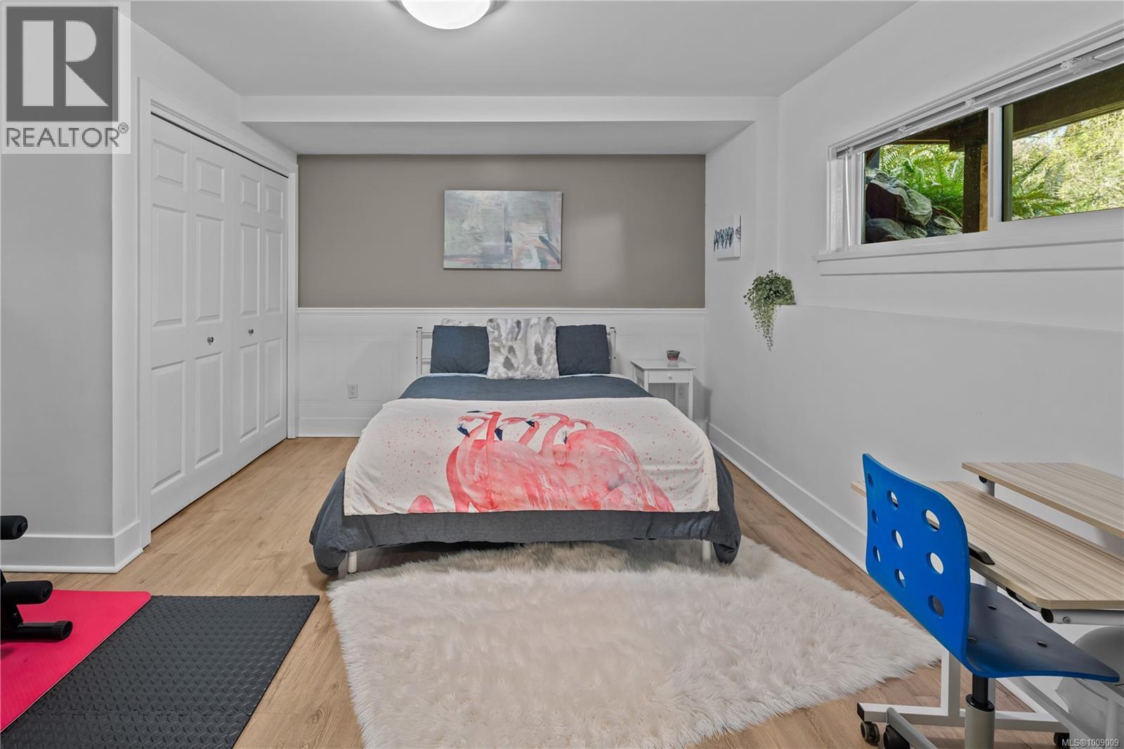 Photo 33 of 2879 Phyllis St, Saanich BC