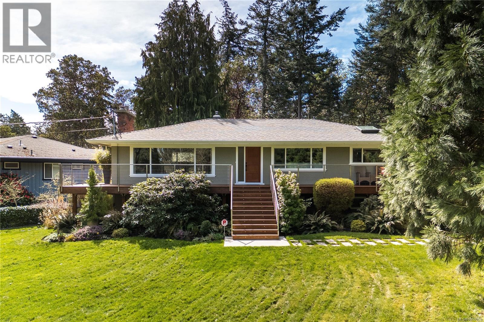 Photo 39 of 2879 Phyllis St, Saanich BC