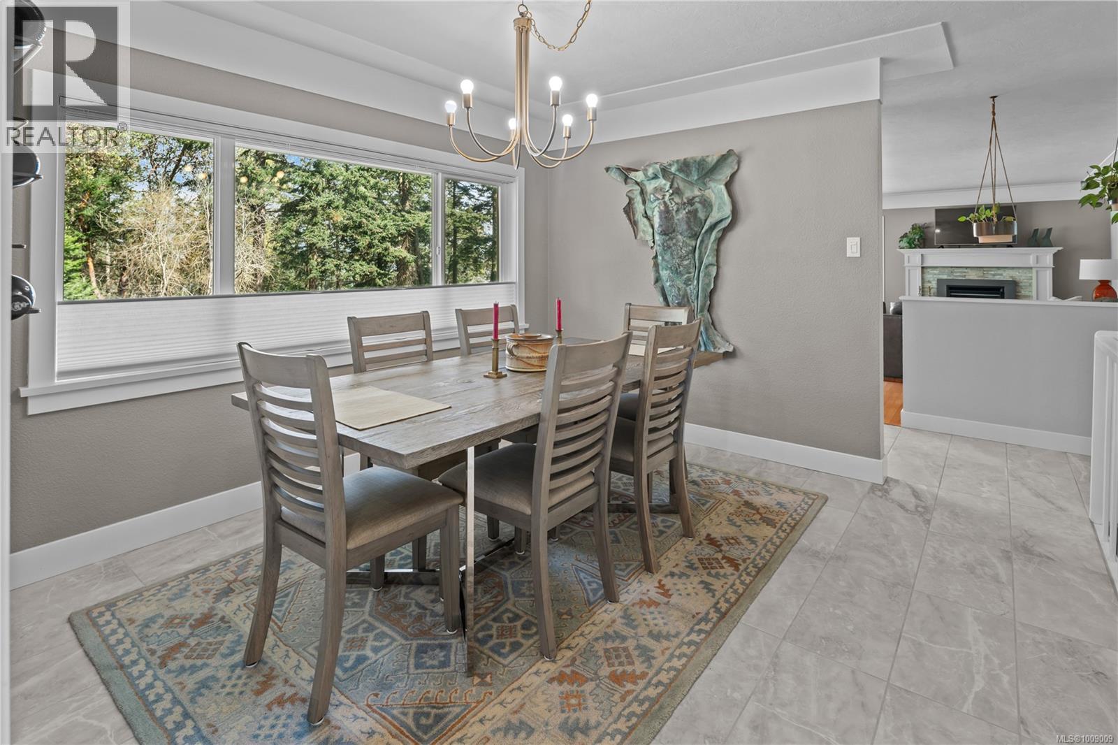 Photo 8 of 2879 Phyllis St, Saanich BC