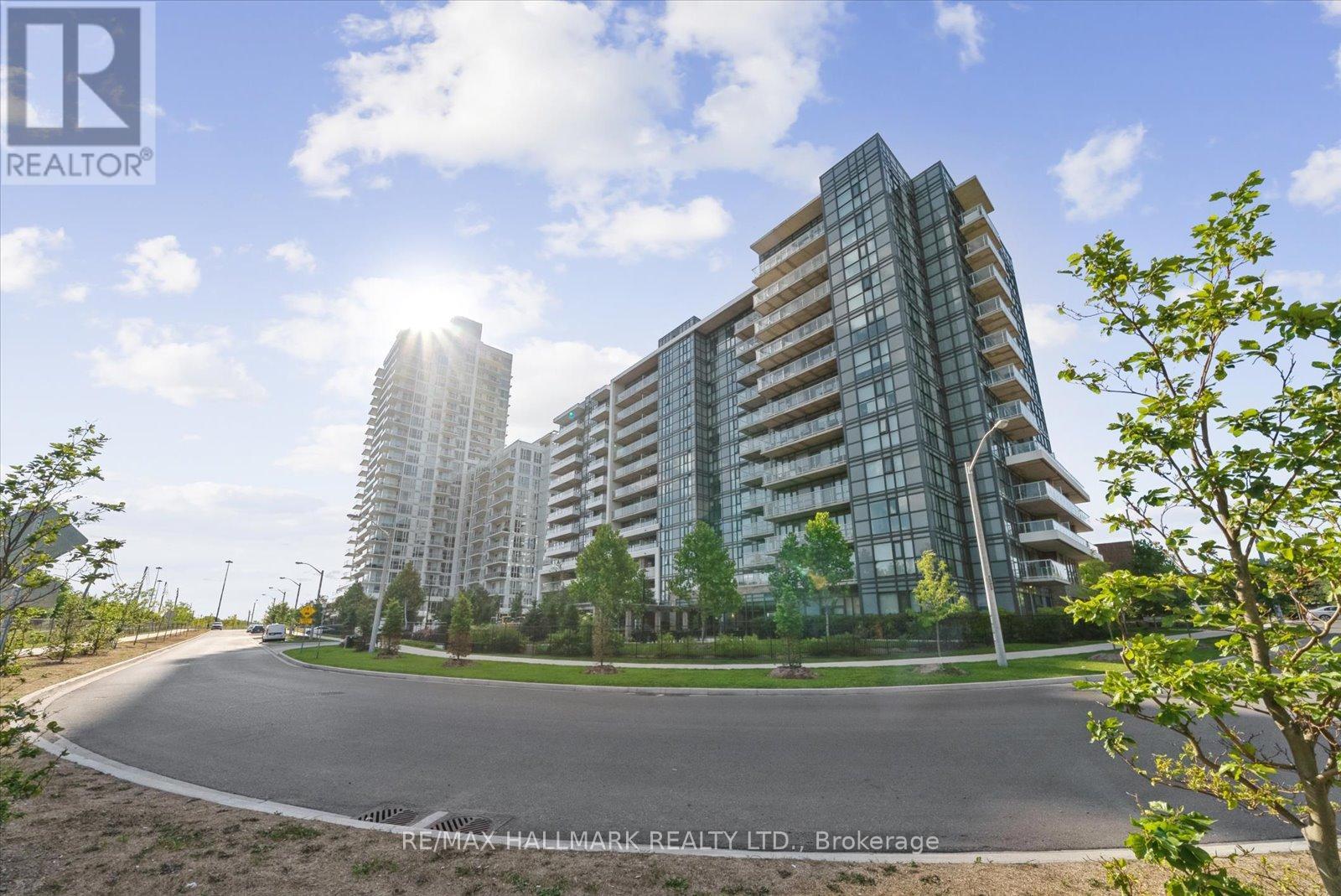 Photo 3 of 2204 10 Deerlick Court, Toronto ON