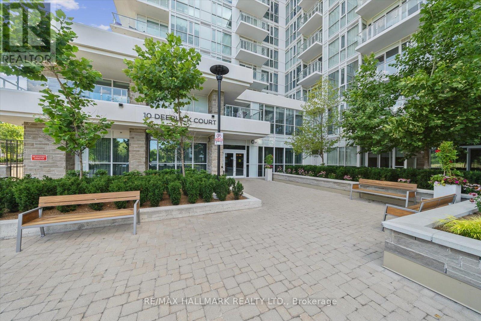 Photo 4 of 2204 10 Deerlick Court, Toronto ON