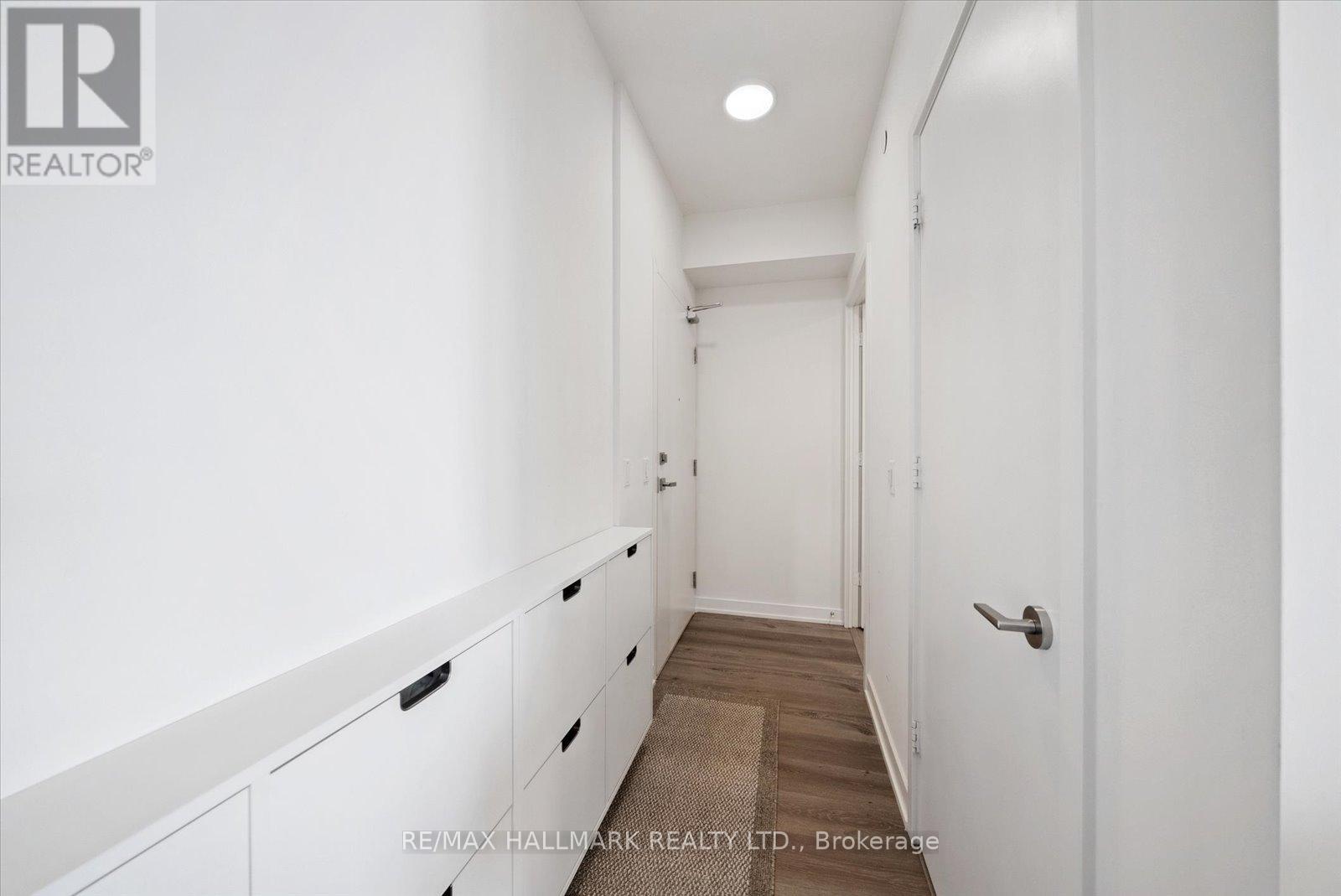 Photo 5 of 2204 10 Deerlick Court, Toronto ON
