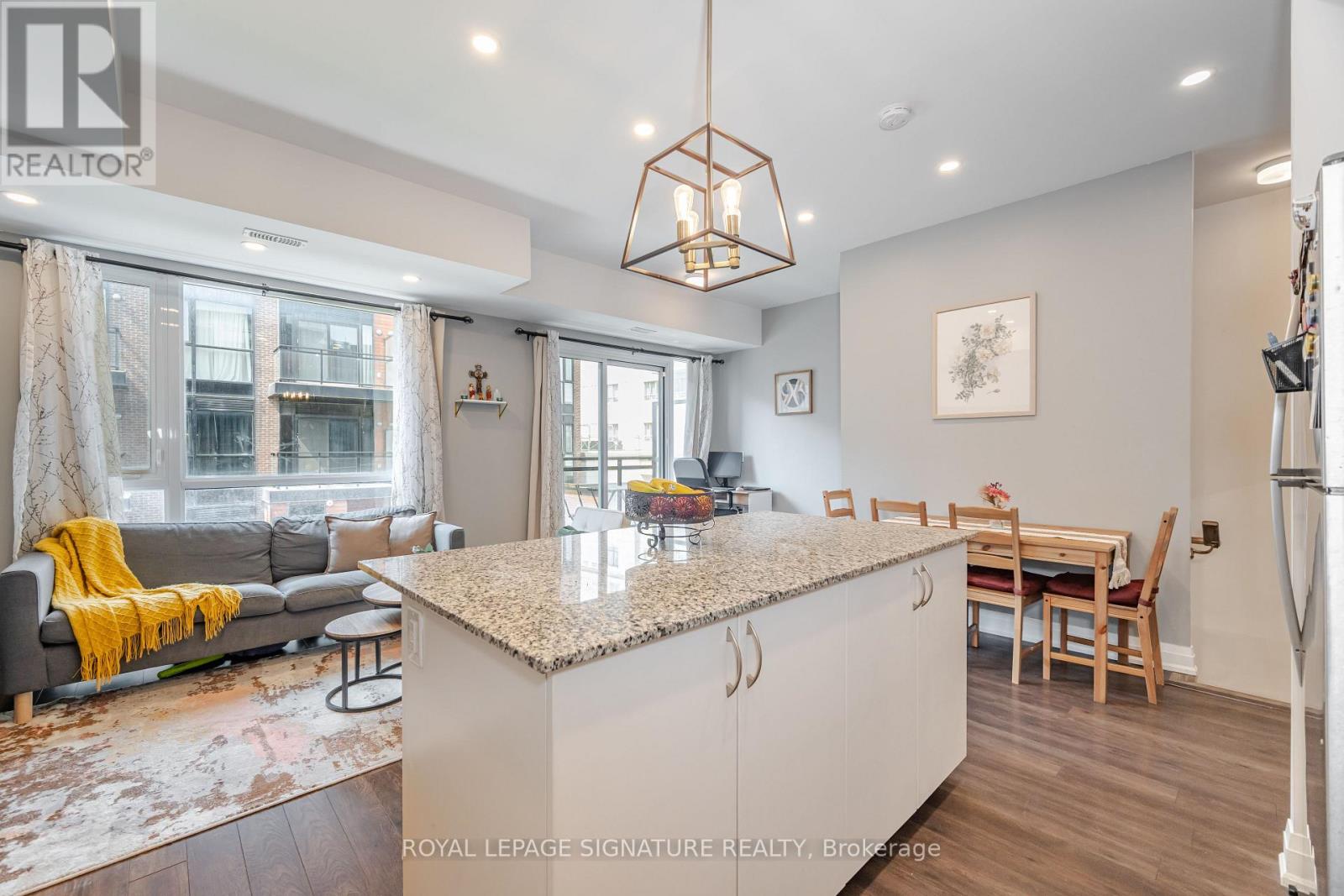 Photo 14 of D 603 5289 Highway 7, Vaughan ON