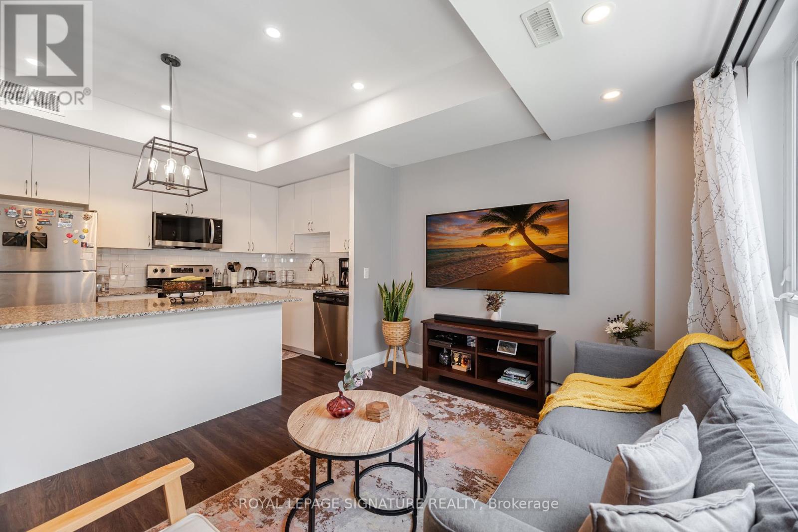 Photo 15 of D 603 5289 Highway 7, Vaughan ON
