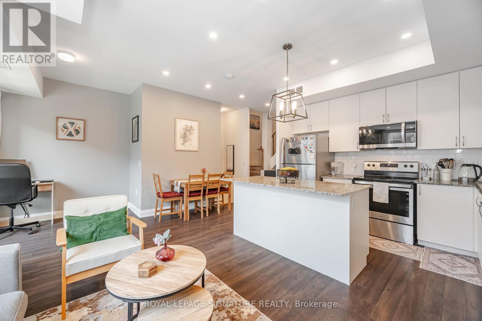 Photo 18 of D 603 5289 Highway 7, Vaughan ON