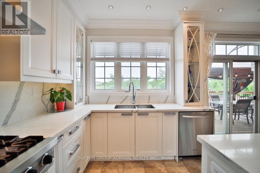Photo 10 of 15 Jocada Court, Richmond Hill ON