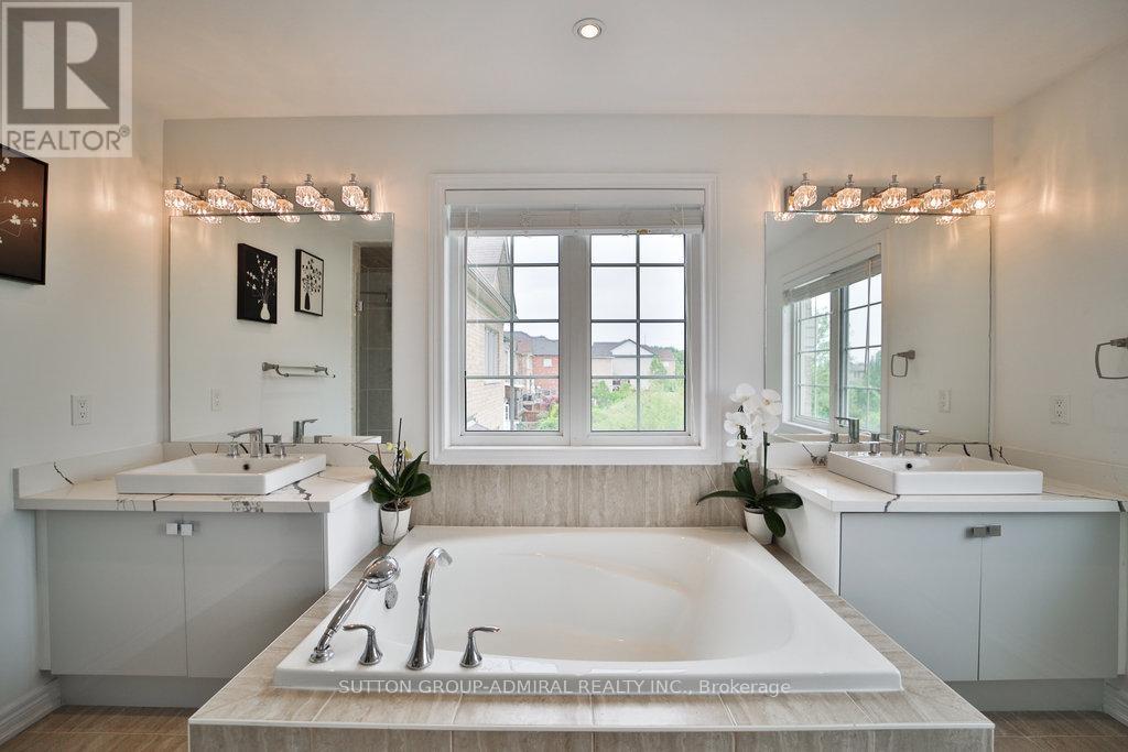 Photo 13 of 15 Jocada Court, Richmond Hill ON