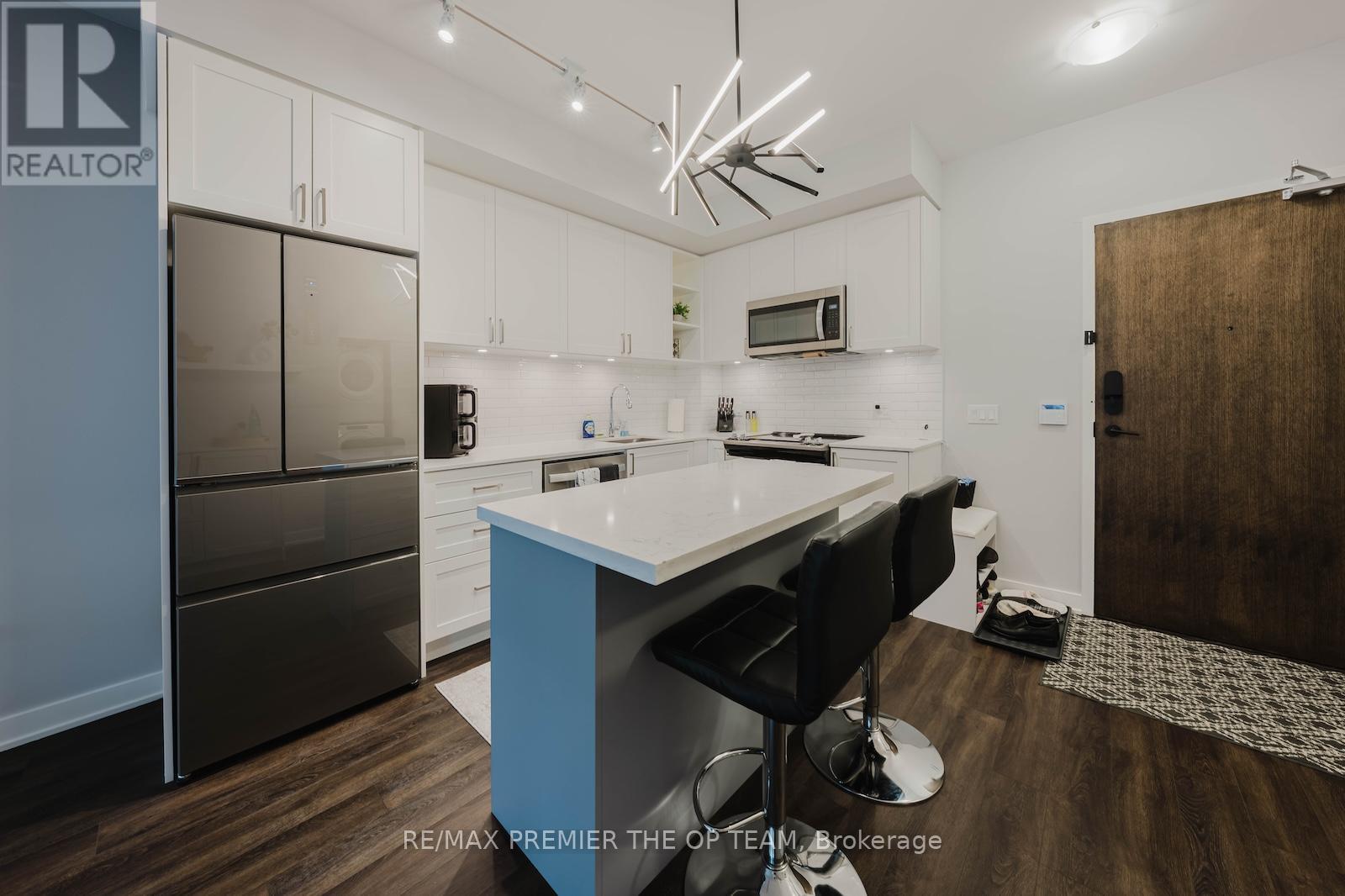Photo 10 of 707 100 Eagle Rock Way, Vaughan ON