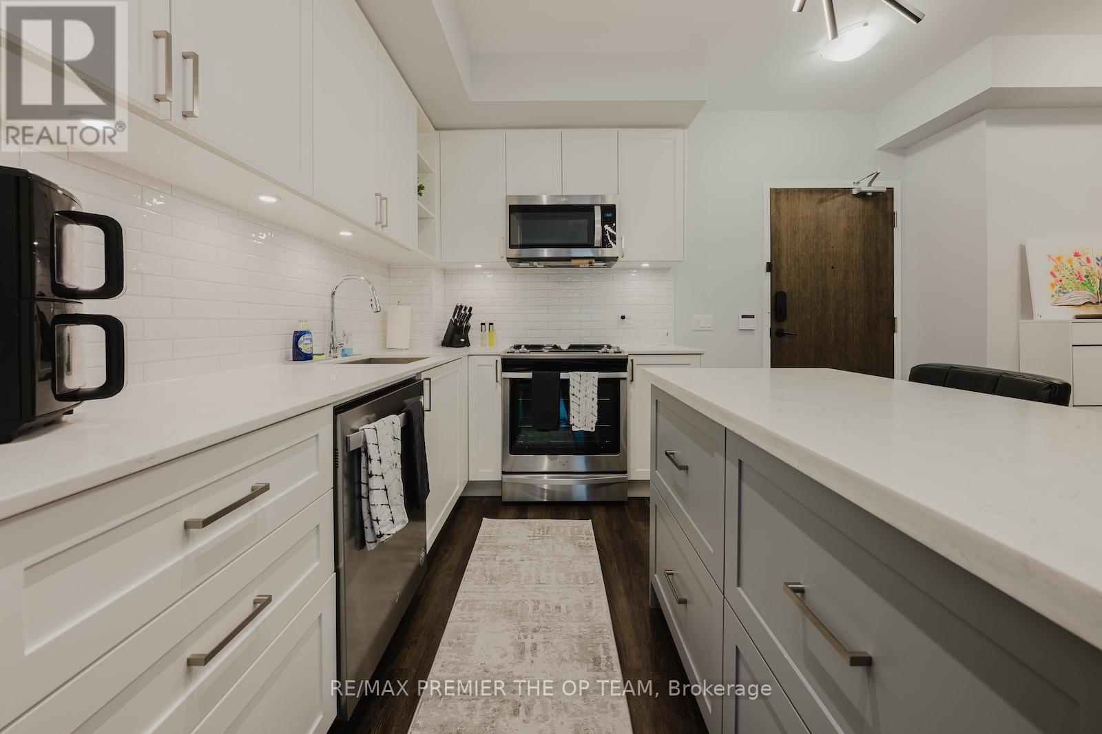 Photo 11 of 707 100 Eagle Rock Way, Vaughan ON
