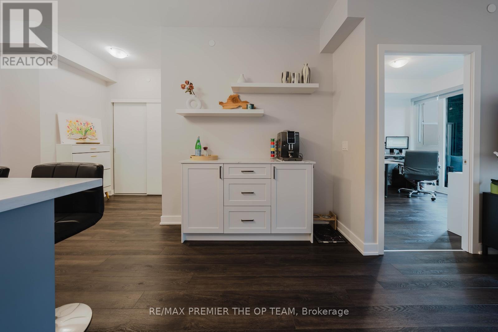Photo 12 of 707 100 Eagle Rock Way, Vaughan ON