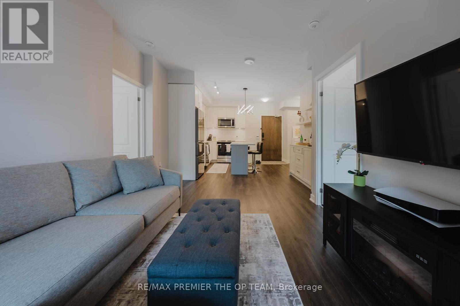 Photo 14 of 707 100 Eagle Rock Way, Vaughan ON