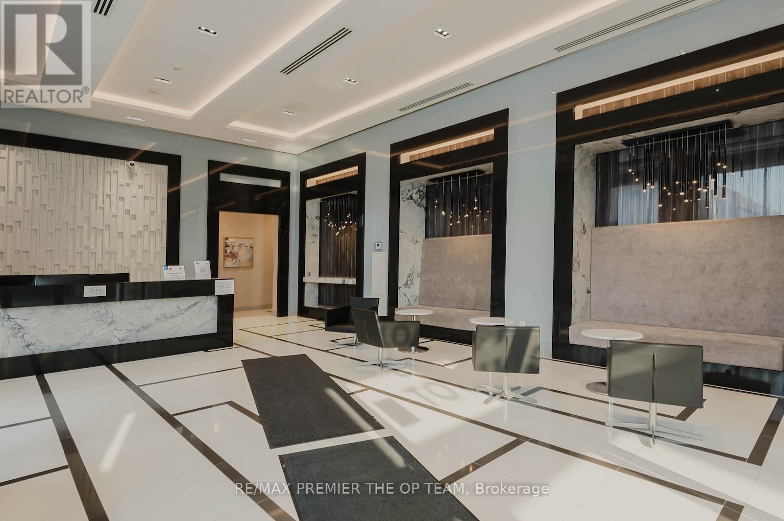Photo 4 of 707 100 Eagle Rock Way, Vaughan ON
