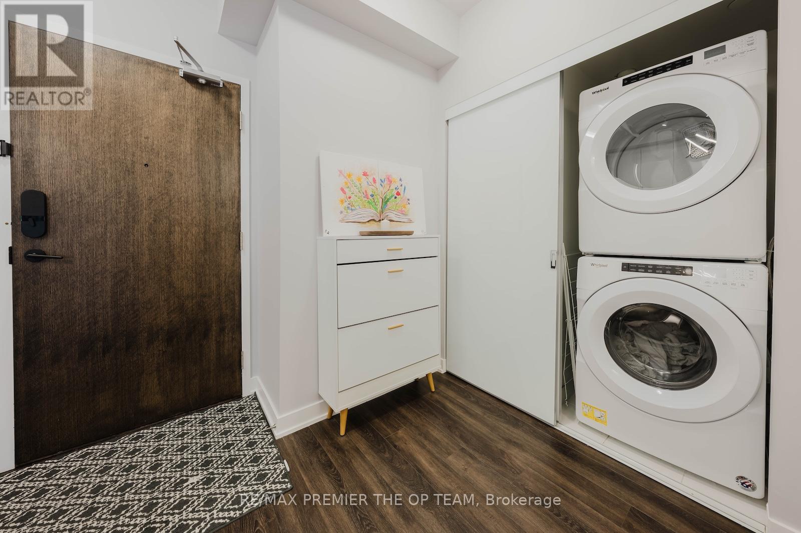 Photo 5 of 707 100 Eagle Rock Way, Vaughan ON
