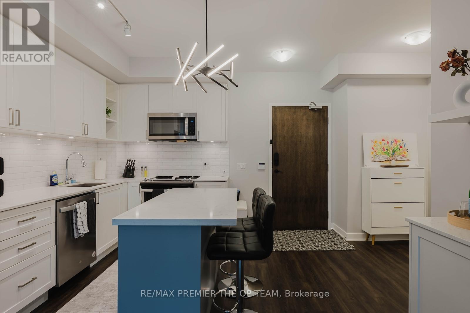 Photo 6 of 707 100 Eagle Rock Way, Vaughan ON