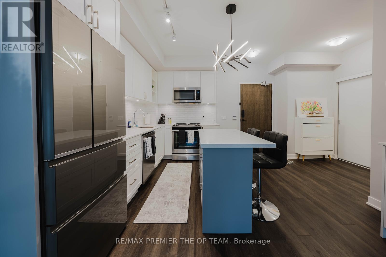 Photo 9 of 707 100 Eagle Rock Way, Vaughan ON
