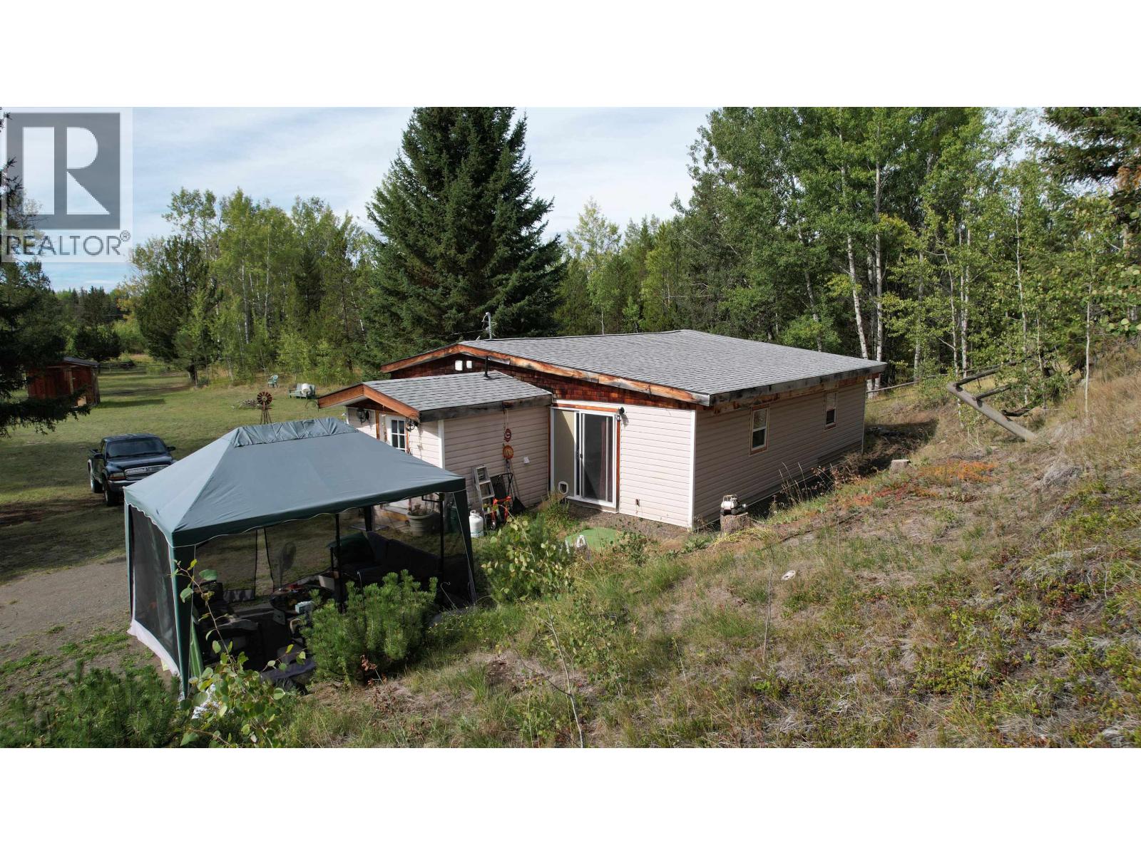 8043 83 MILE ROAD, Lone Butte