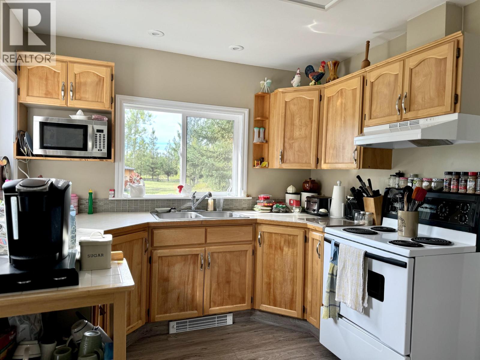 8043 83 MILE ROAD, Lone Butte
