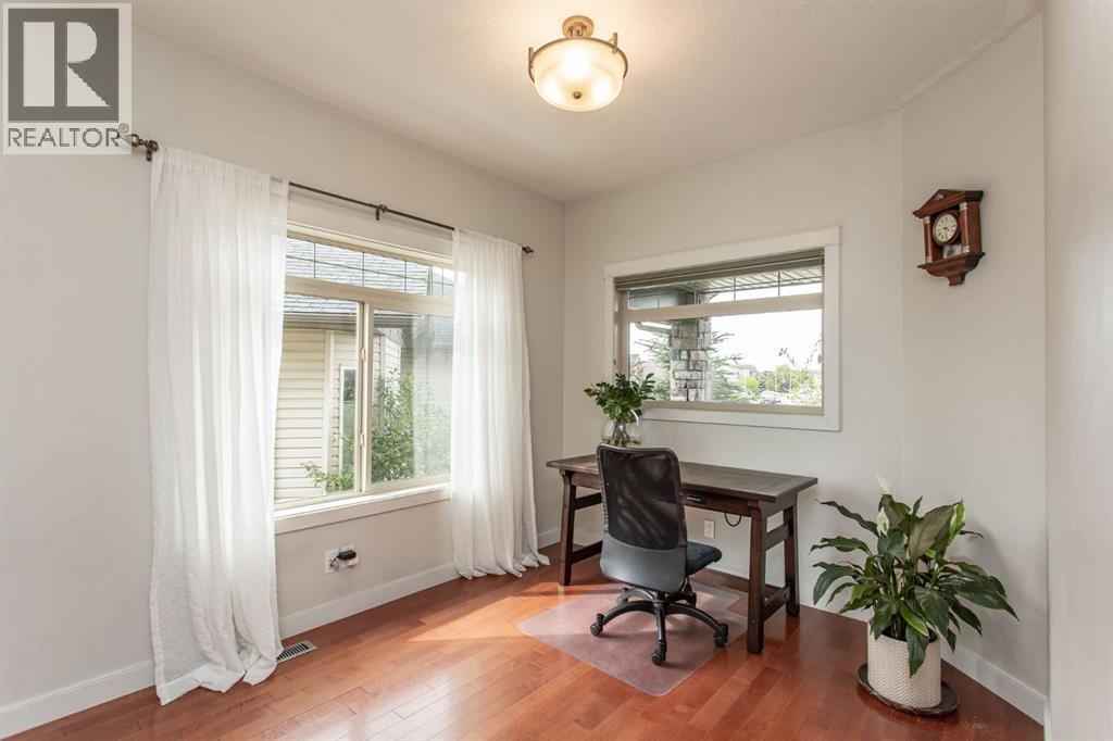 Photo 4 of 131 Isherwood Close, Red Deer AB