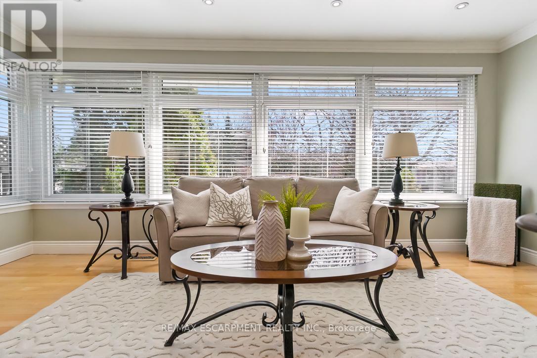 Photo 10 of 1257 Hillview Crescent, Oakville ON