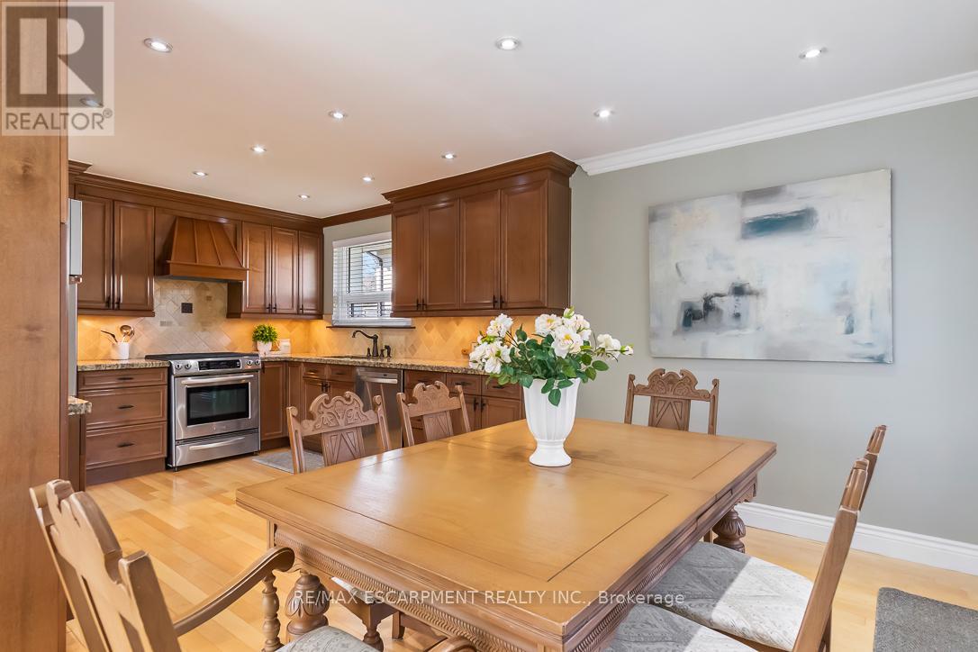 Photo 11 of 1257 Hillview Crescent, Oakville ON