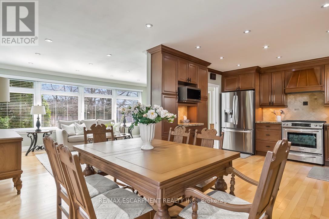 Photo 13 of 1257 Hillview Crescent, Oakville ON