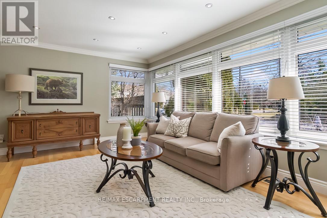 Photo 6 of 1257 Hillview Crescent, Oakville ON