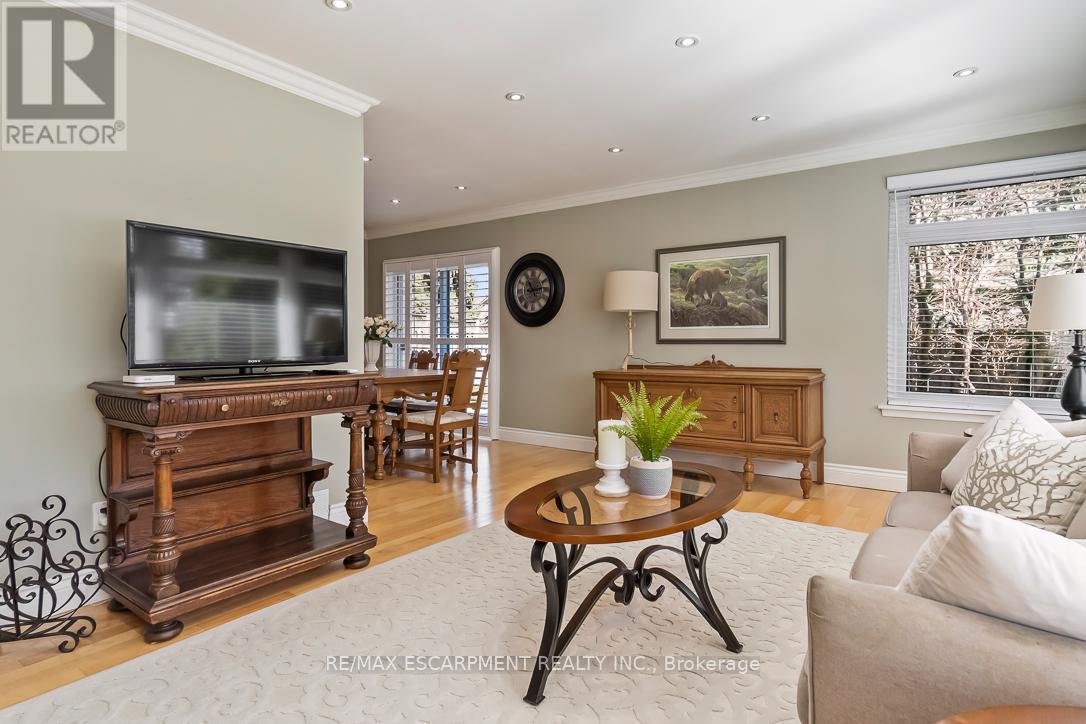 Photo 8 of 1257 Hillview Crescent, Oakville ON