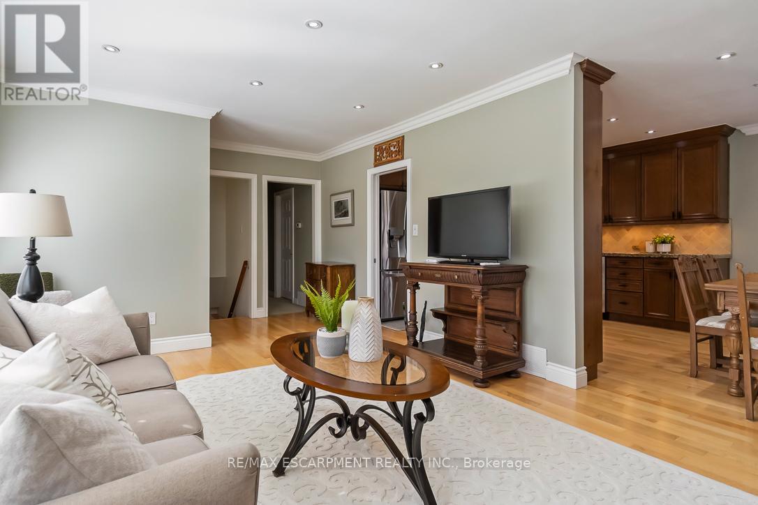 Photo 9 of 1257 Hillview Crescent, Oakville ON
