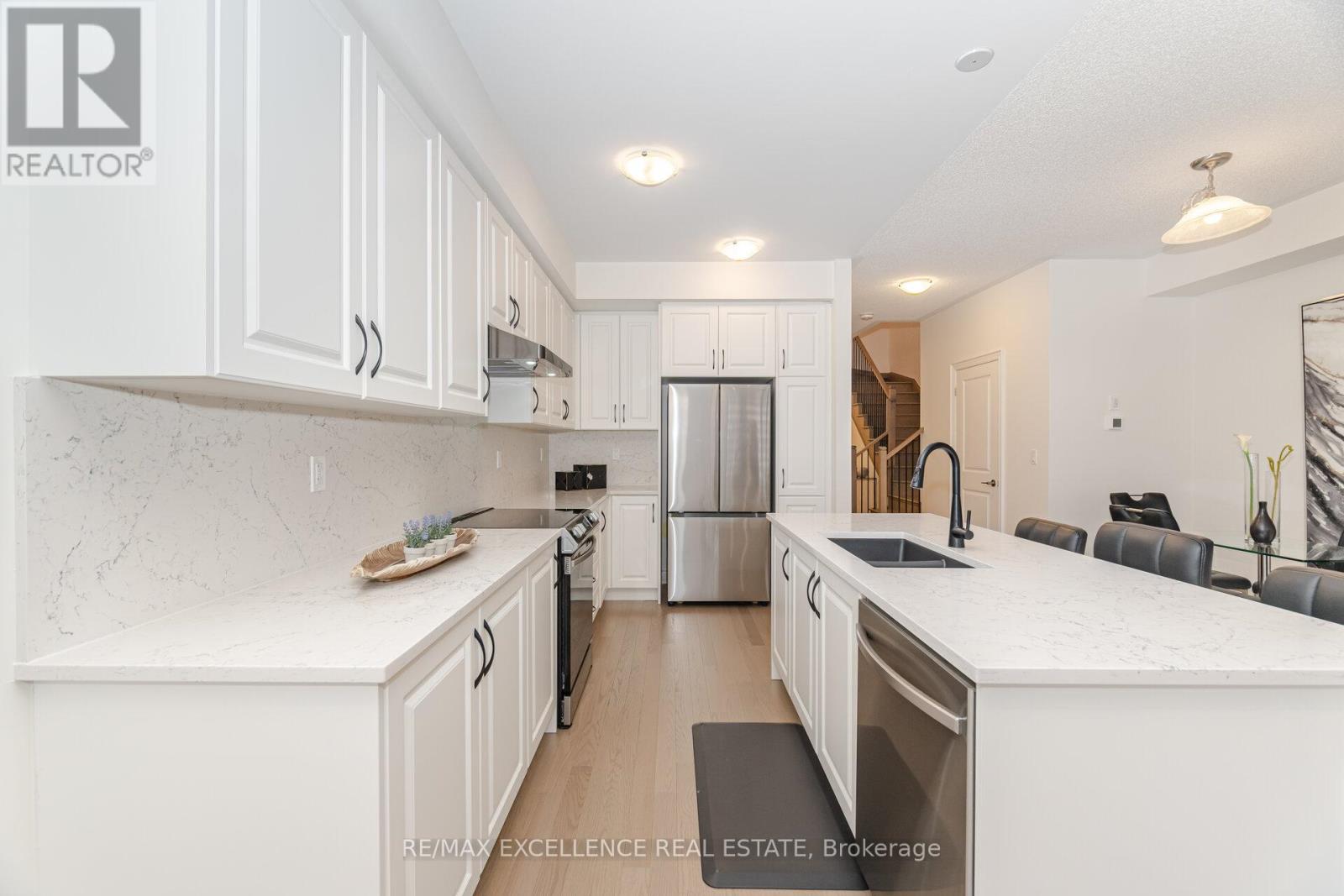 Photo 3 of 85 Bermondsey Way, Brampton ON