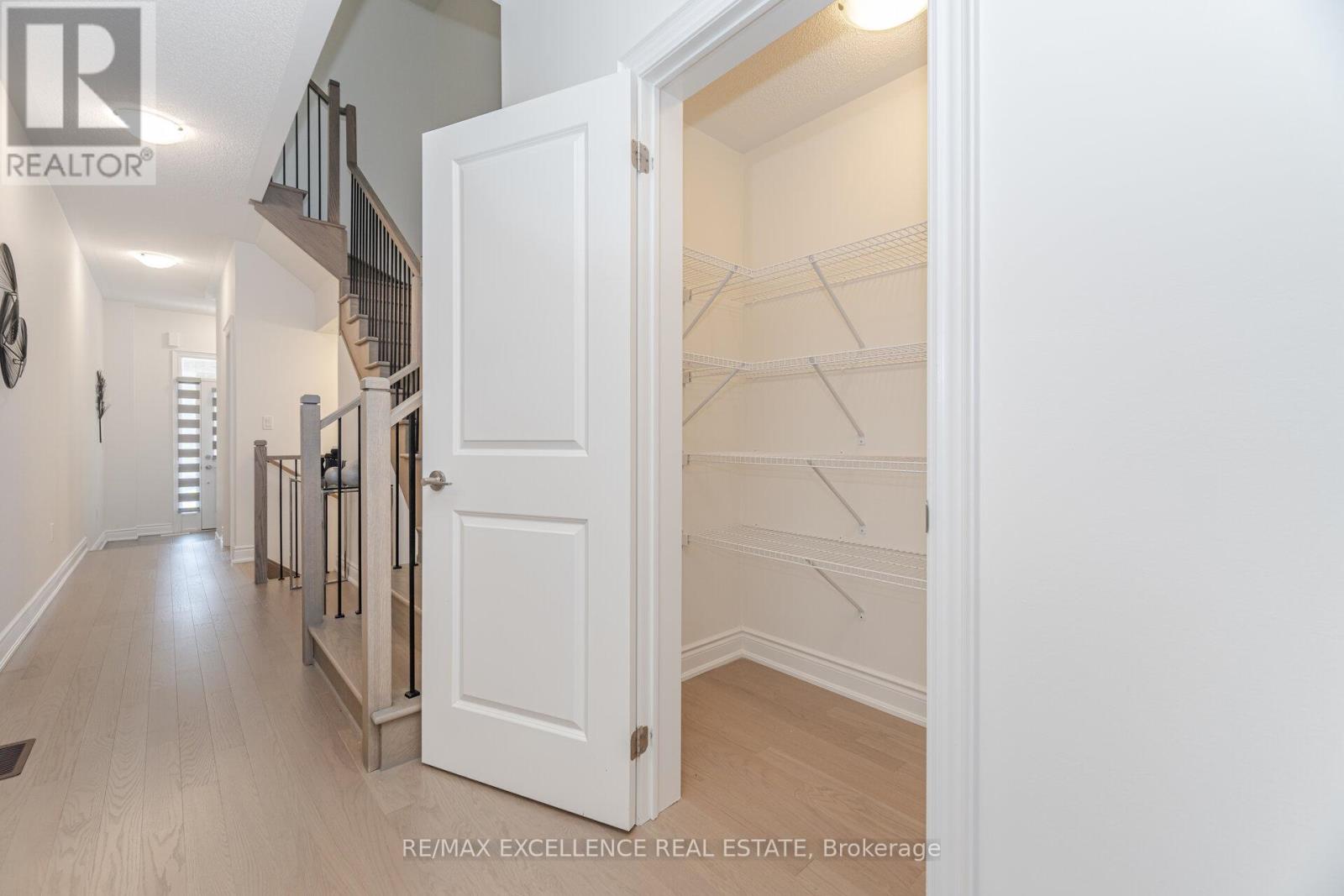 Photo 12 of 85 Bermondsey Way, Brampton ON