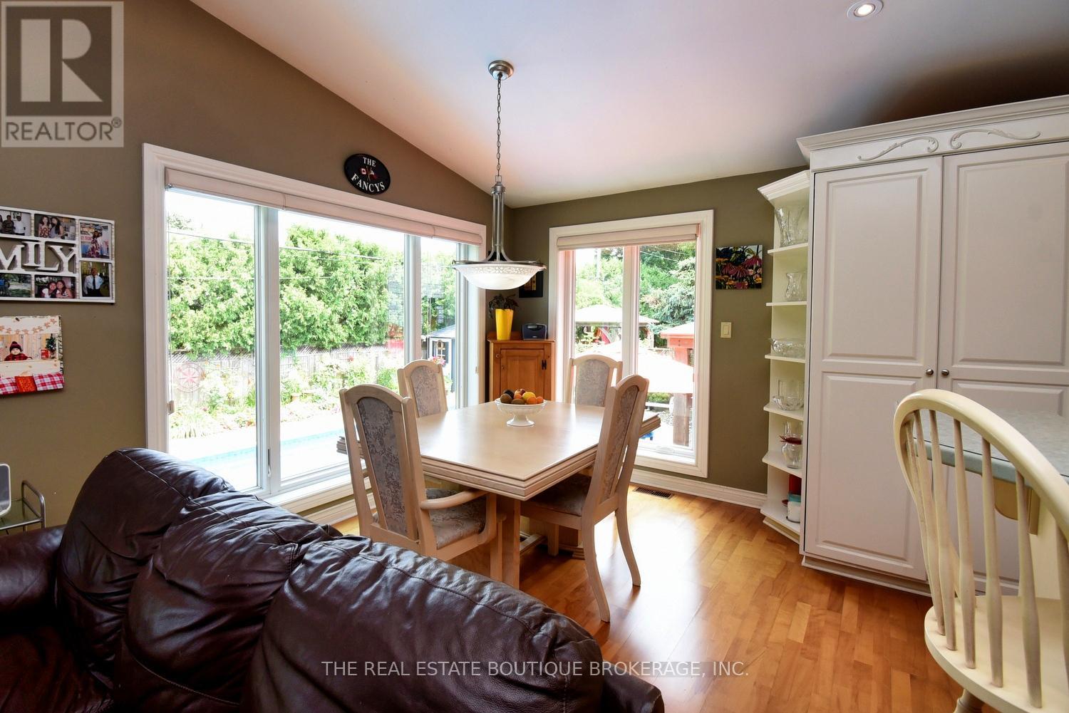Photo 41 of 4131 Lorraine Crescent, Burlington ON