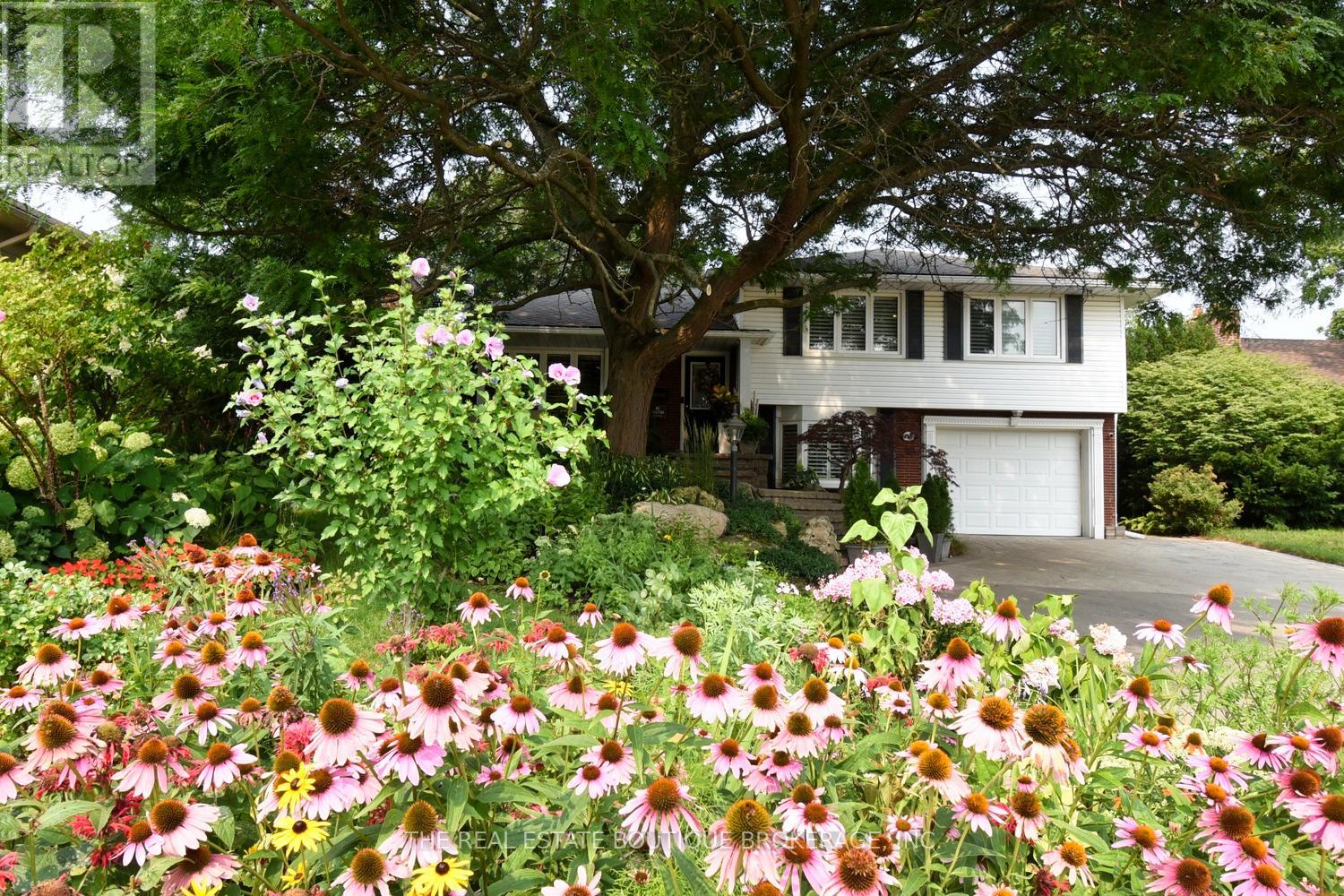 Photo 45 of 4131 Lorraine Crescent, Burlington ON