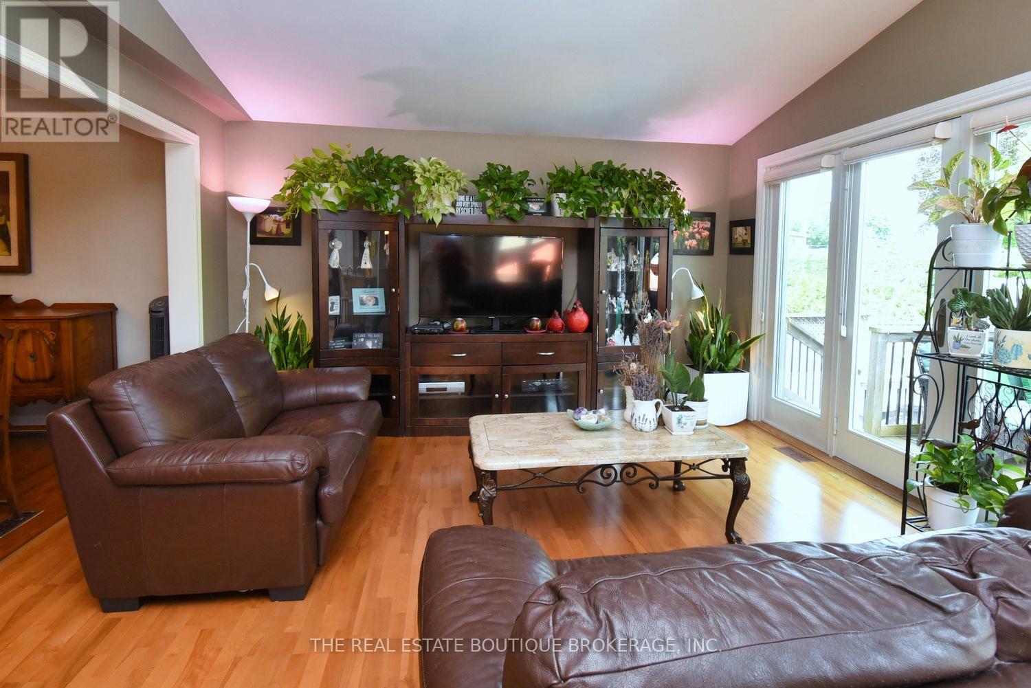 Photo 36 of 4131 Lorraine Crescent, Burlington ON