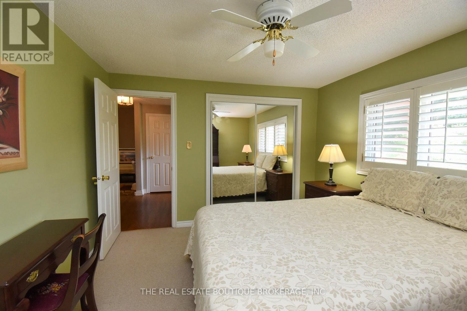 Photo 37 of 4131 Lorraine Crescent, Burlington ON