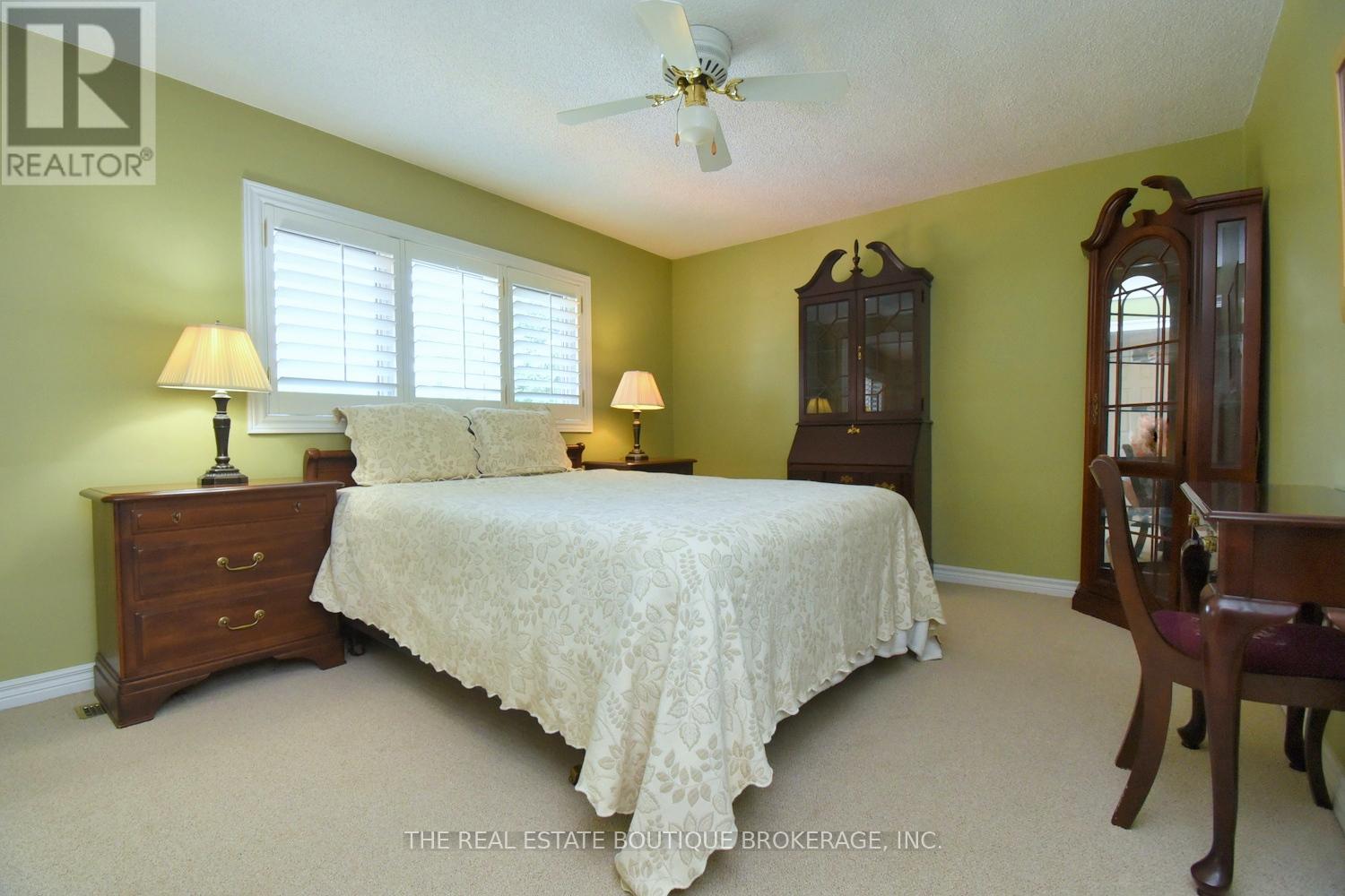 Photo 11 of 4131 Lorraine Crescent, Burlington ON