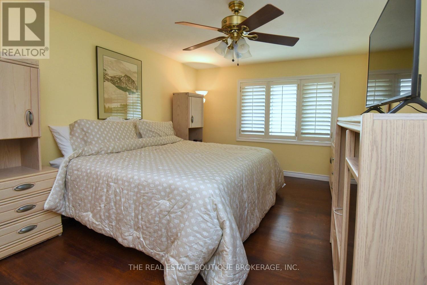 Photo 38 of 4131 Lorraine Crescent, Burlington ON