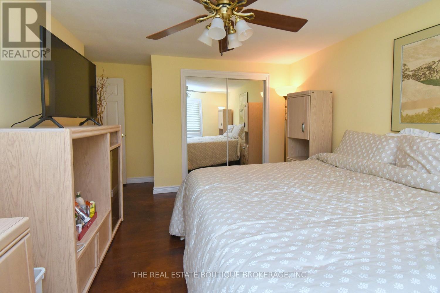 Photo 12 of 4131 Lorraine Crescent, Burlington ON