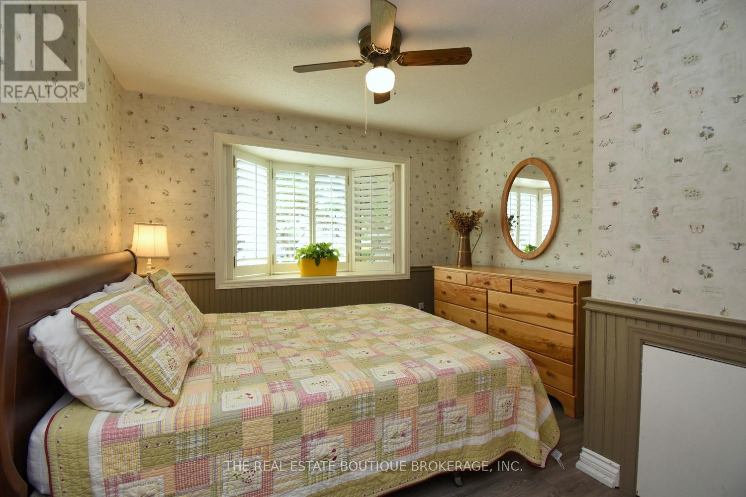 Photo 49 of 4131 Lorraine Crescent, Burlington ON