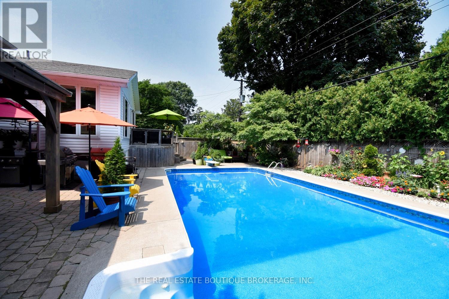 Photo 43 of 4131 Lorraine Crescent, Burlington ON